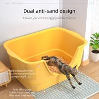 Raised sides and a litter-trapping mat—dual-layer protection against scattered cat litter.