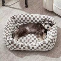 Light-colored plaid pattern